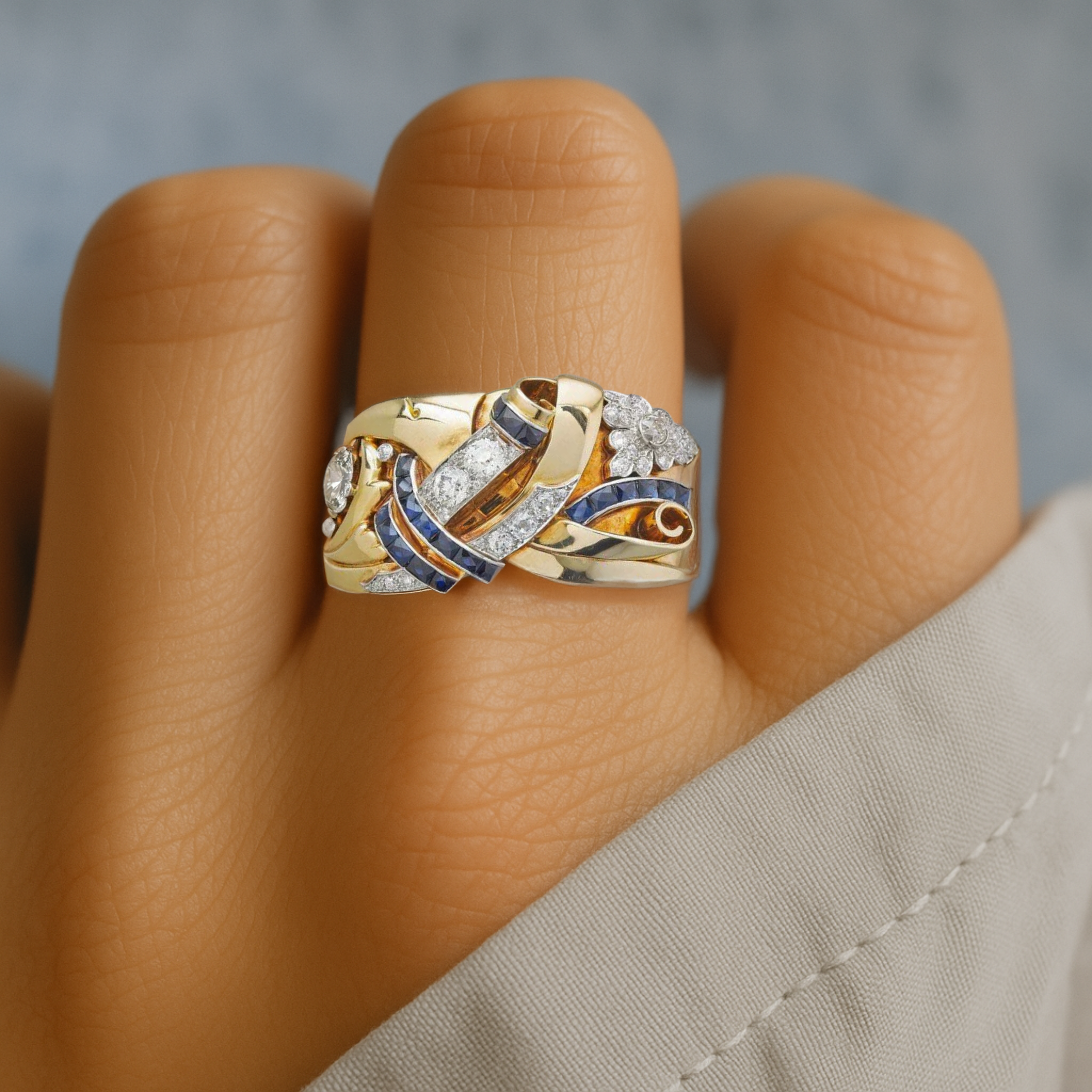 Vintage gold ring with cubic zirconia