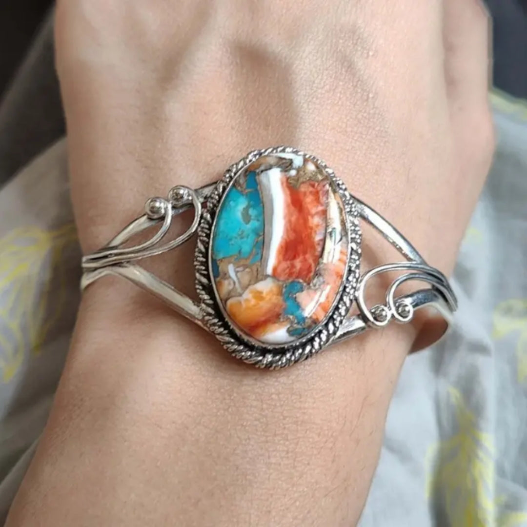 Bracelet with glowing gemstone inlay design