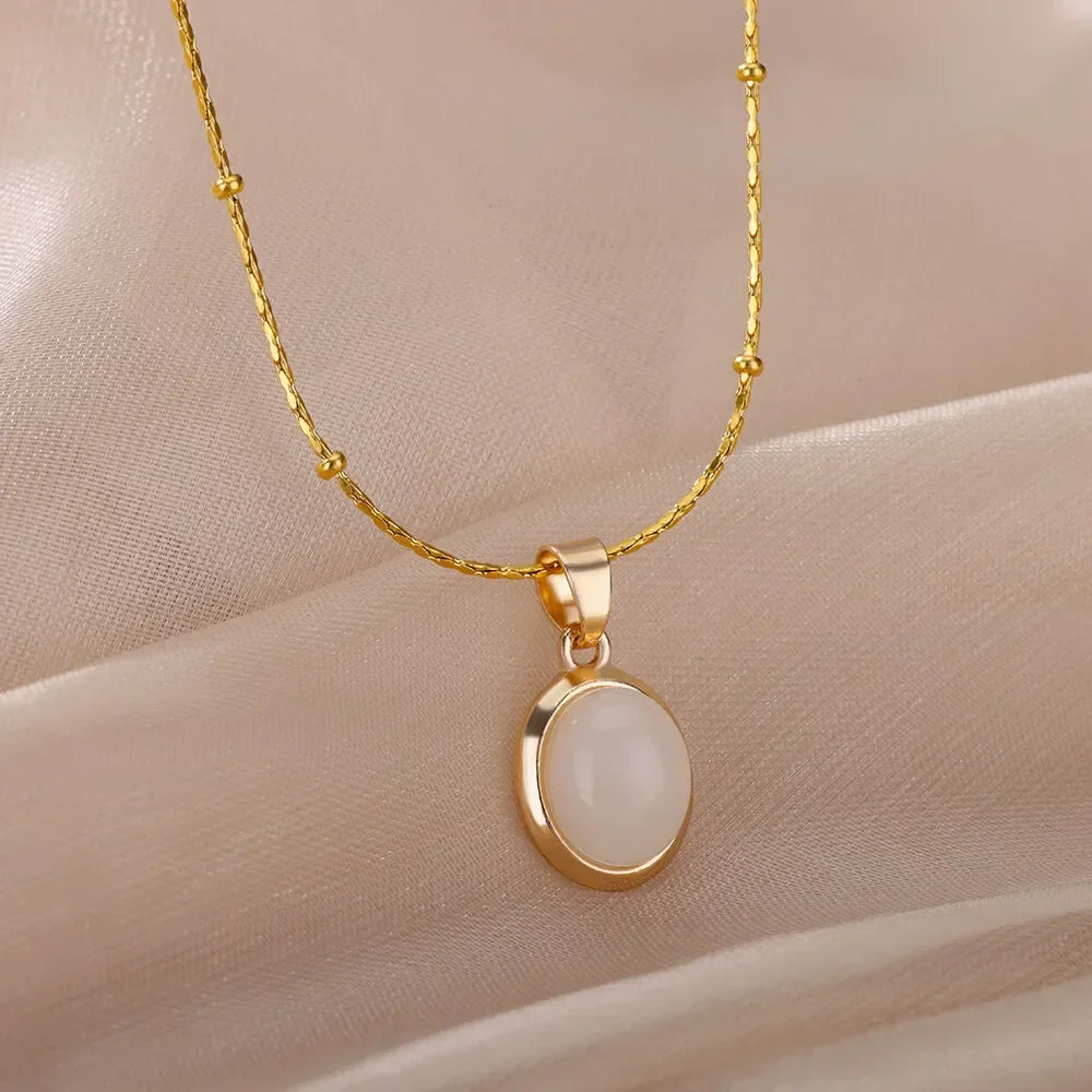 Chic gold-plated stainless steel necklace with a teardrop opal pendant