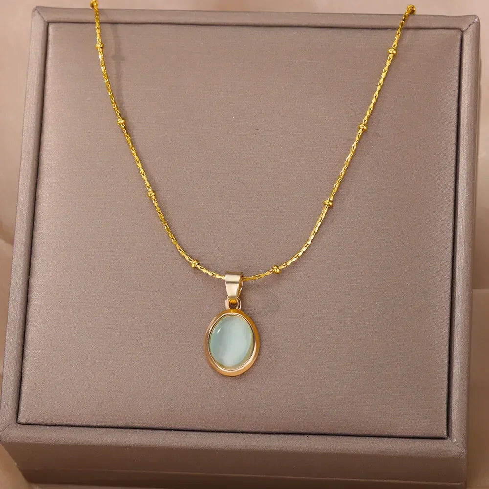 Chic gold-plated stainless steel necklace with a teardrop opal pendant