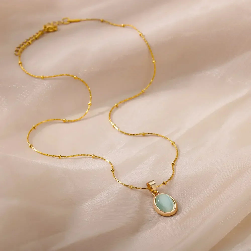 Chic gold-plated stainless steel necklace with a teardrop opal pendant