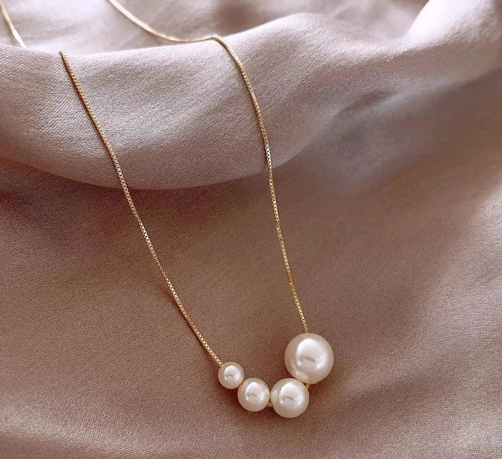 Elegante gouden ketting met zoetwaterparels