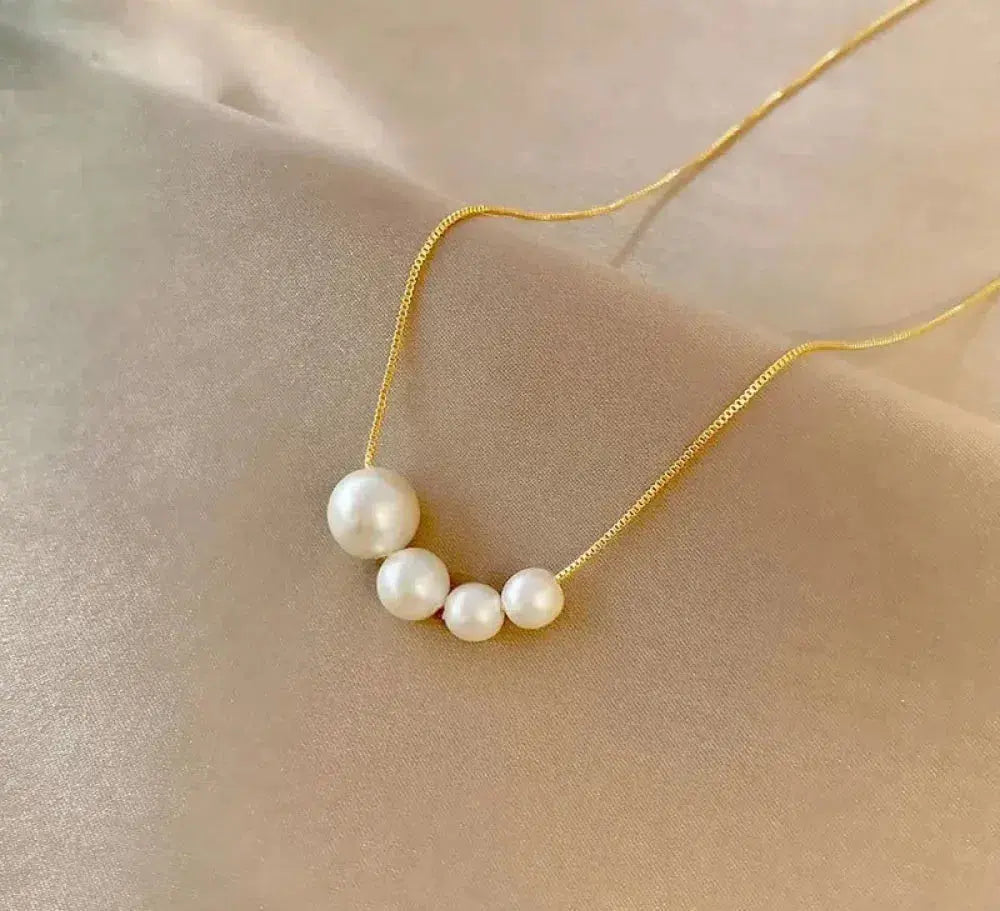 Elegante gouden ketting met zoetwaterparels