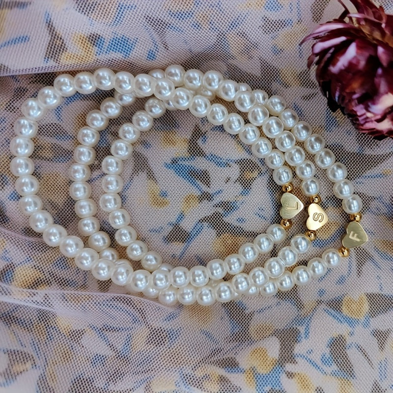 Chic bracelet with A-Z initial and heart