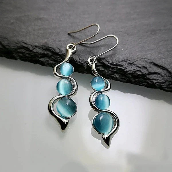 Dangling earrings with blue crystal