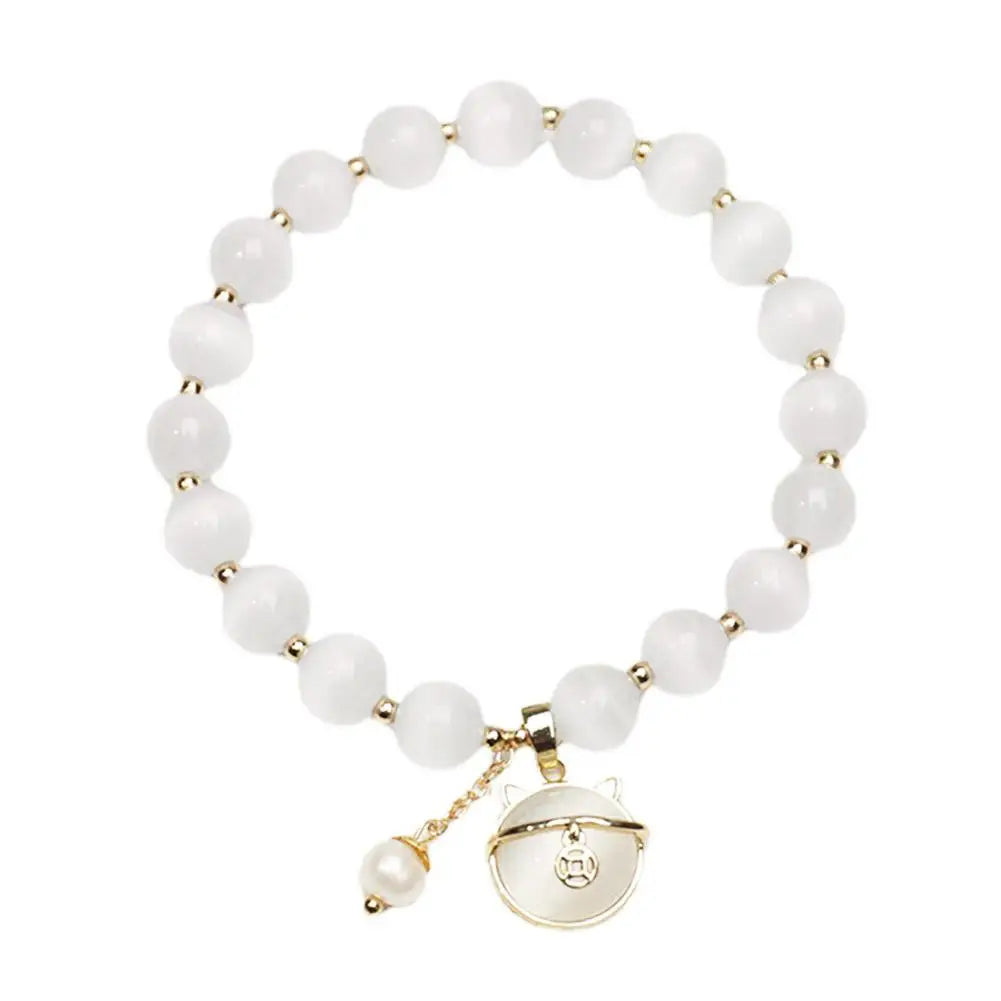 Beaded bracelet with lucky cat pendant