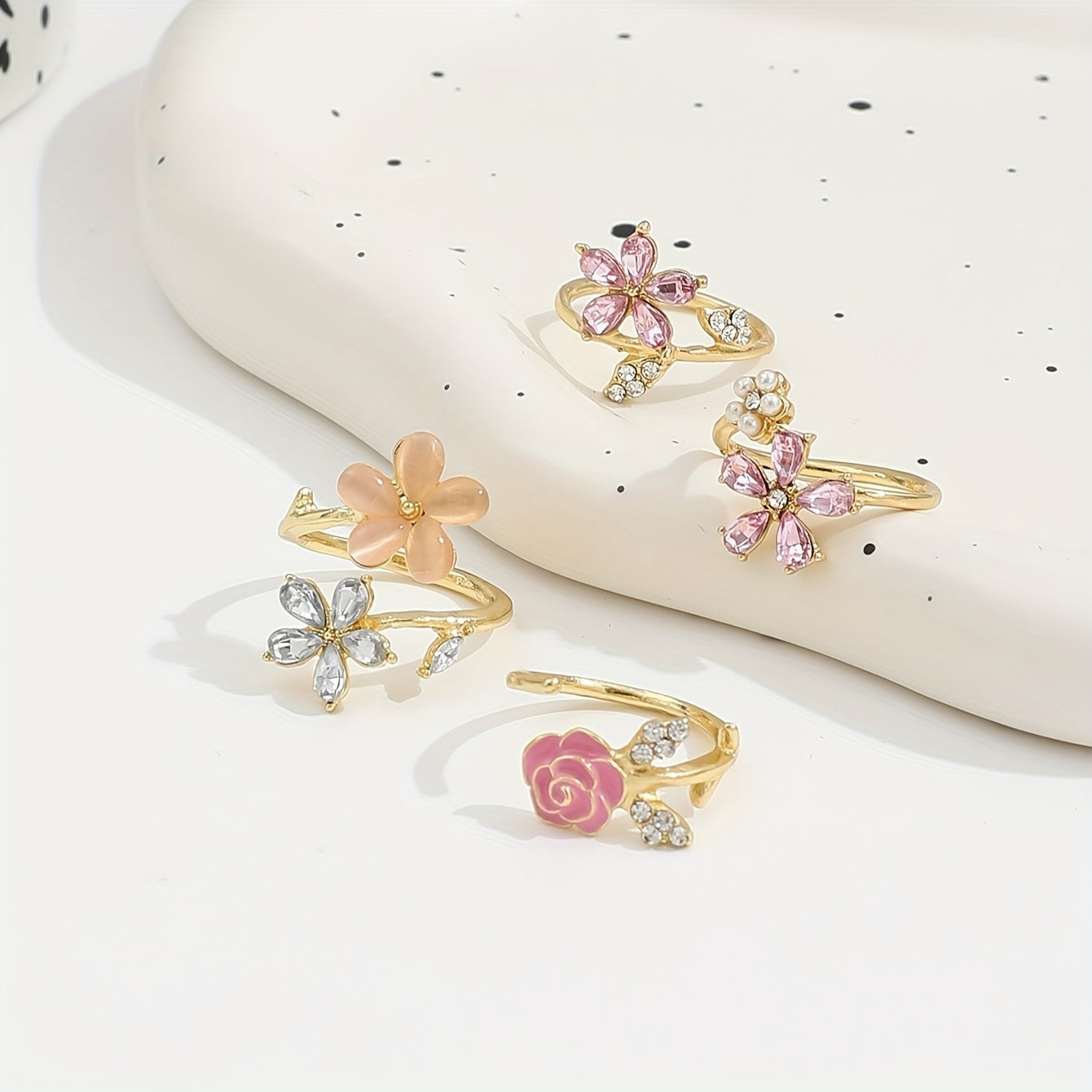 Set van ringen van een legering met diamanten en parels