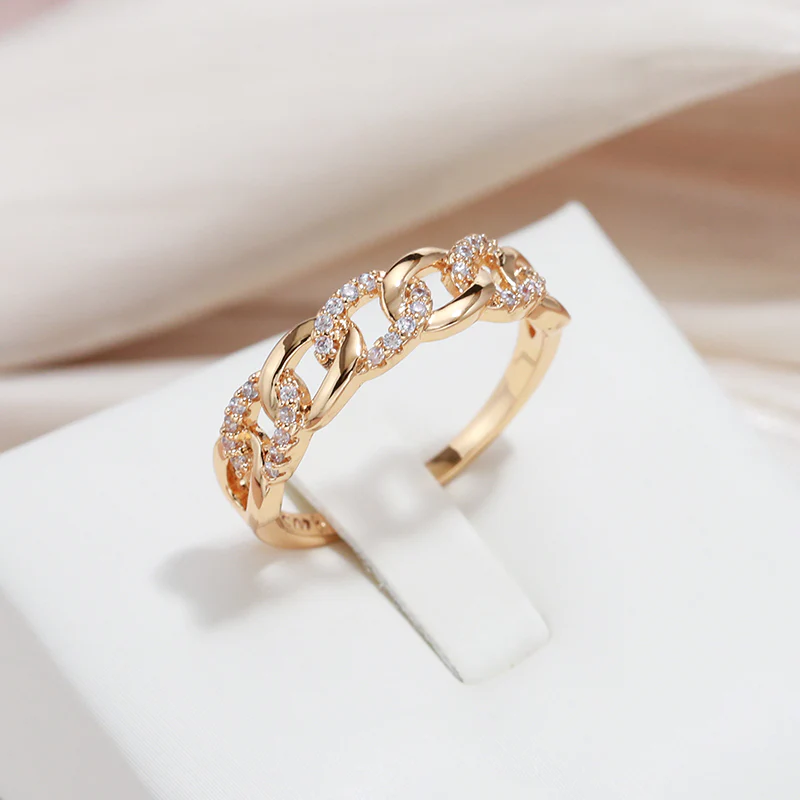 Chic gold link ring